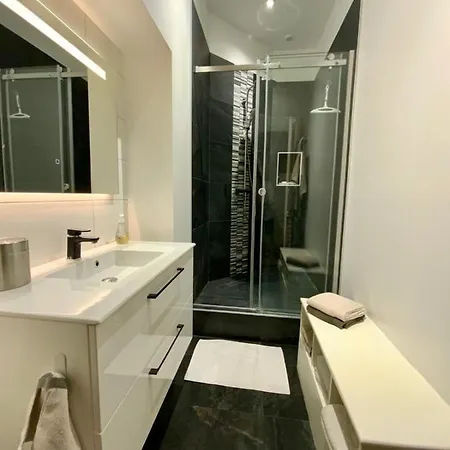 Appartement haussmannien 135 m à Nantes Appartement *